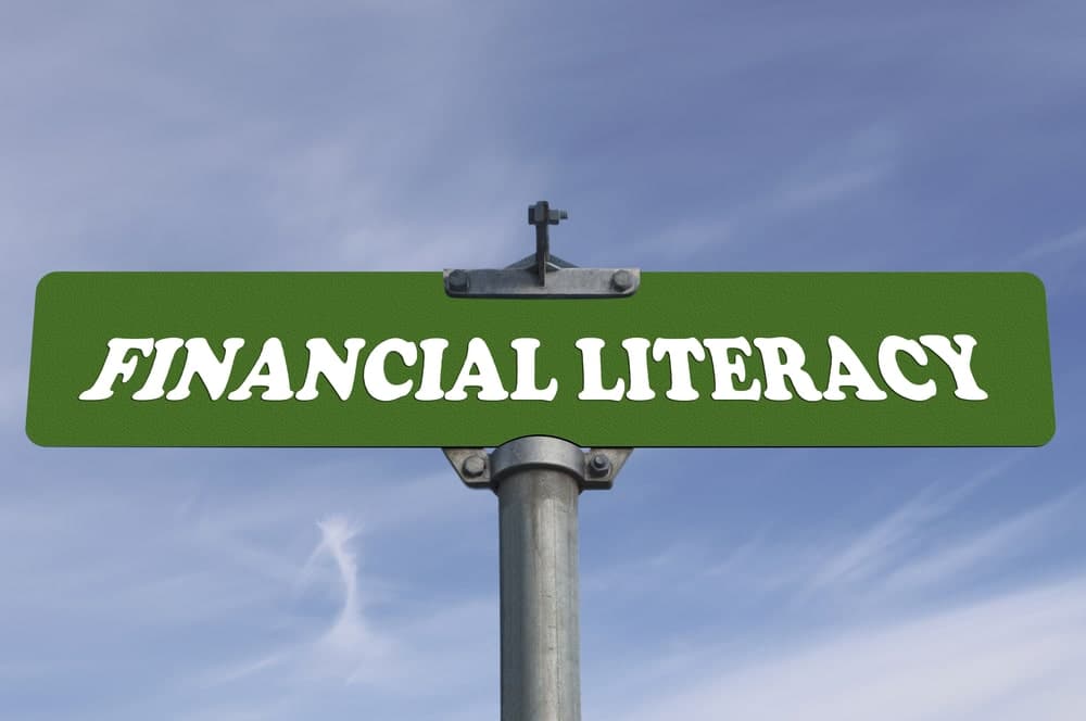Green horizontal sign stating financial literacy in white letters